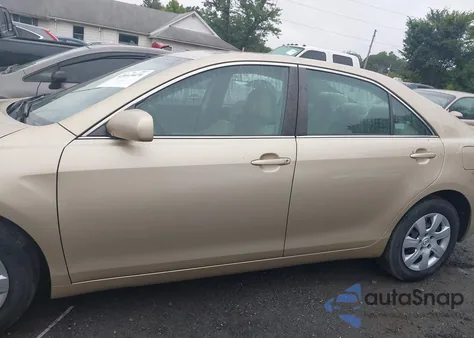 2011 Toyota Camry Le z USA, uszkodzony, nr VIN 4T1BF3EK3BU685203